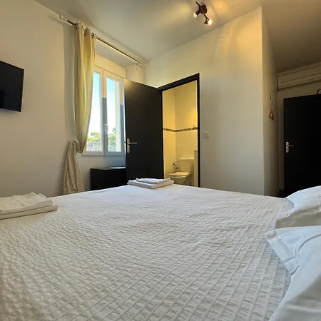 拉赛盖尔酒店 拉克鲁瓦瓦尔梅